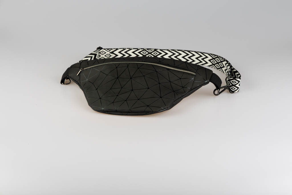 Sac Banane Urbain – Simili Cuir Géométrique Noir & Sangle Ethnique Noir et Blanc – Image 3