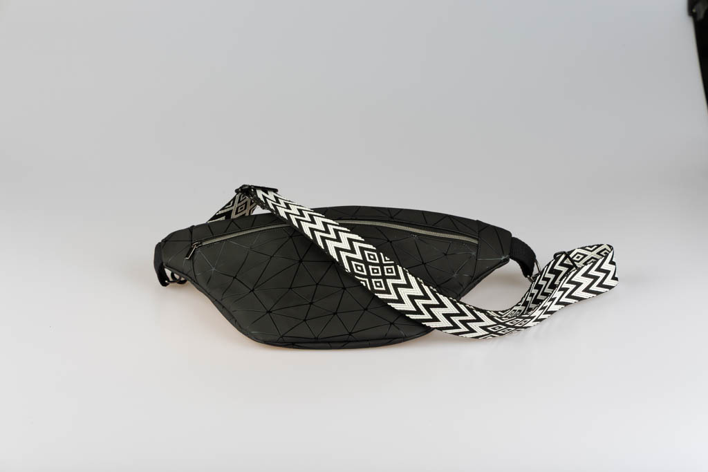 Sac Banane Urbain – Simili Cuir Géométrique Noir & Sangle Ethnique Noir et Blanc